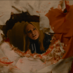 Zazie Beetz dans They Will Kill You, film d’action horrifique de Kirill Sokolov se déroulant dans une tour luxueuse abritant une secte satanique violente.