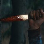 Linda Cardellini dans le rôle de Pamela Voorhees dans la série Crystal Lake