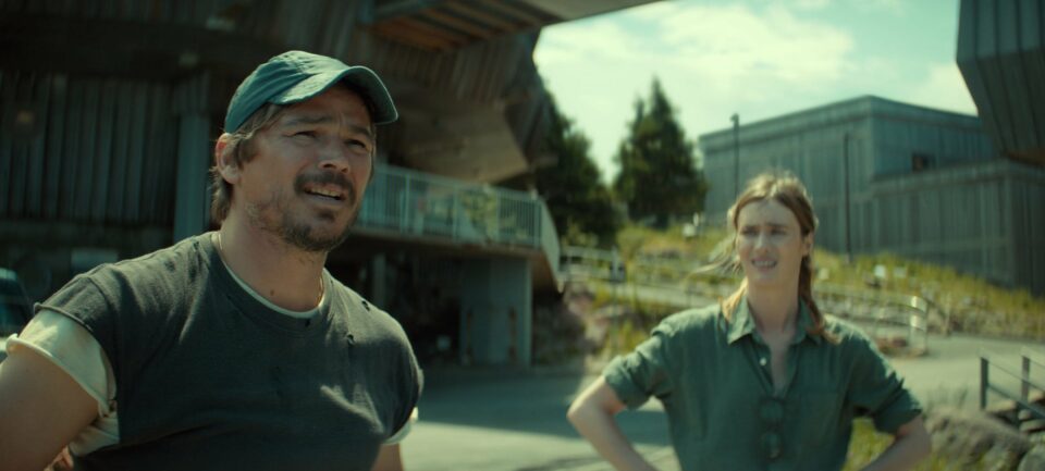 Josh Hartnett et Mackenzie Davis dans Below, série d'horreur Netflix