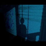 T.W.I.R.L. — couloir sombre de la maison familiale