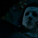 Michael Myers enfilant son masque dans Halloween: The Game