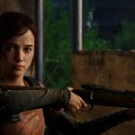 Ellie épaulant un fusil dans The Last of Us Part I, image officielle de Naughty Dog